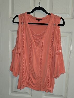 Red Coral Lace-Panel Cold-Shoulder Tunic‎ by Red